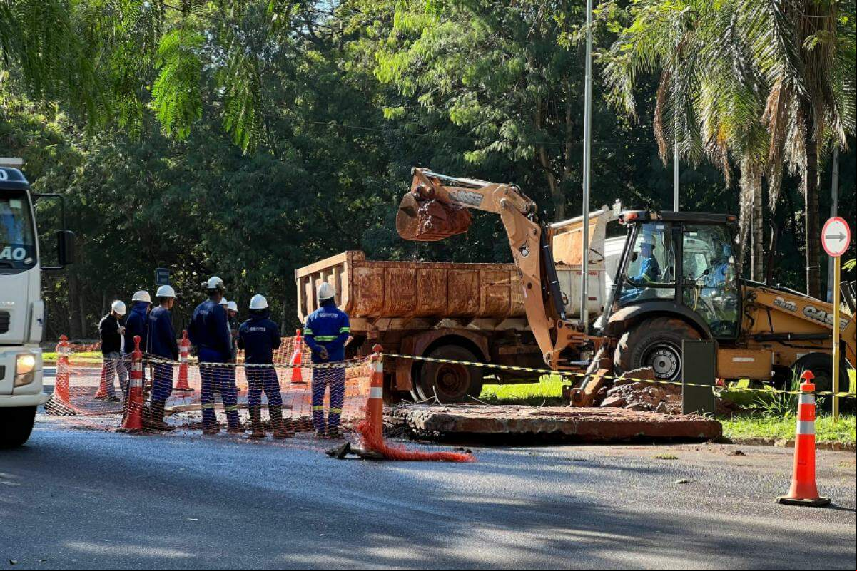 Intervenção emergencial da GS Inima Samar visa reparo em adutora de água; trânsito deve ser normalizado até o fim do dia