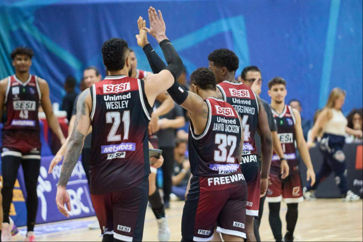 Time comemora vitória em Minas; vai ter jogo 4 no 'Pedrocão'