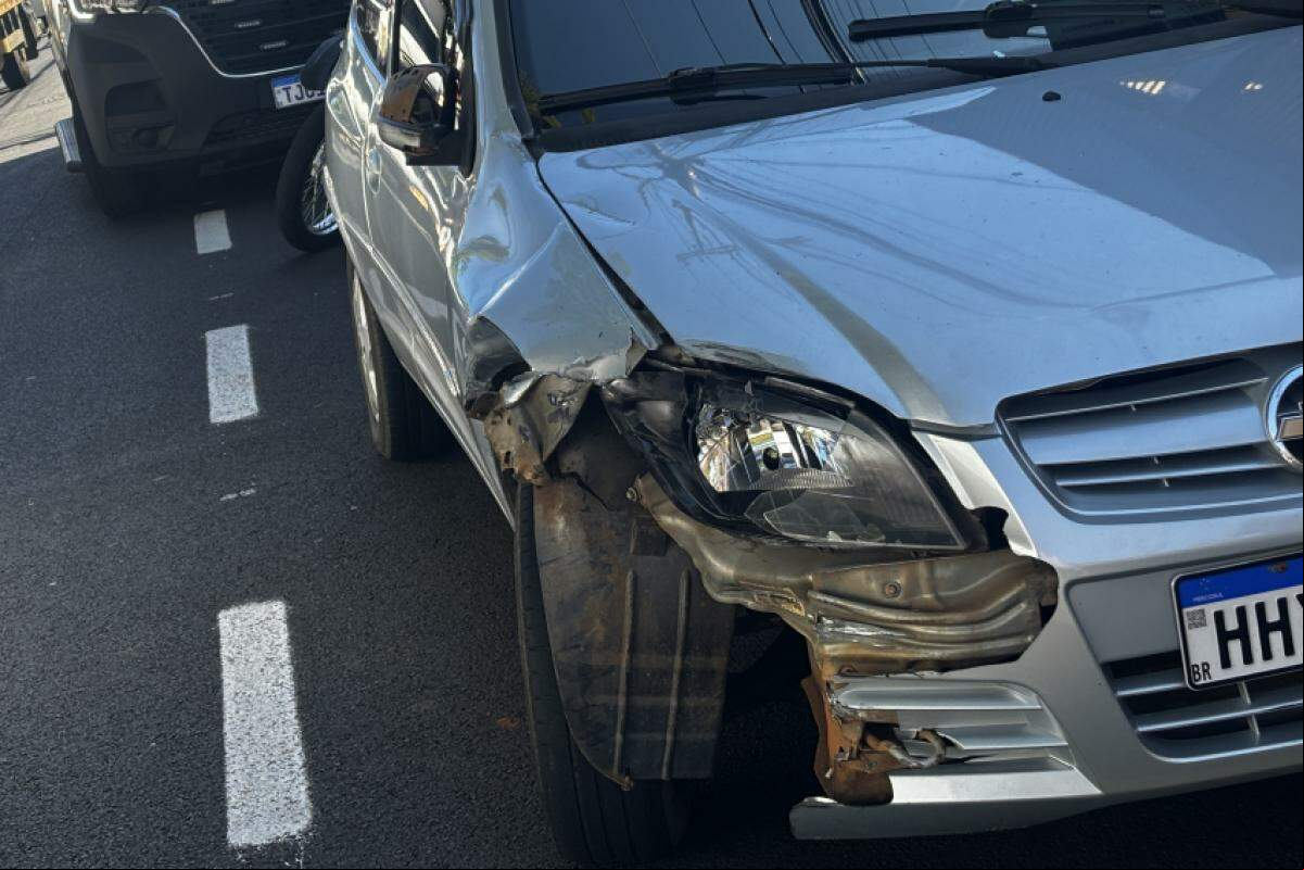 Carro Chevrolet Celta que o professor estava